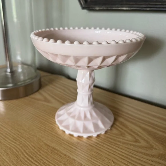 VINTAGE Jeanette Windsor Grand Millenial Pink Milk Glass Pedestal Dish - Picture 4 of 10